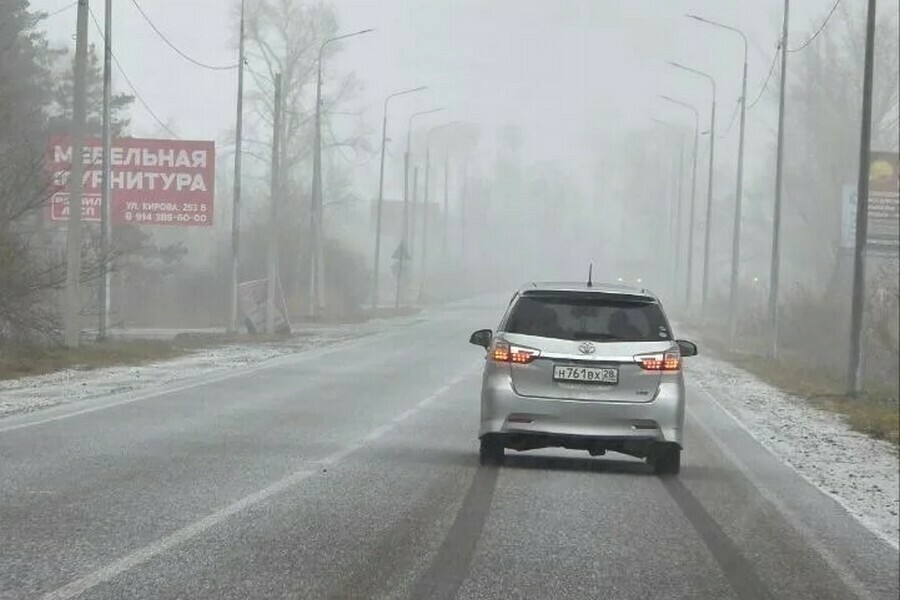 Снегопад начался на трассе у Белогорска Первые зимние осадки заметили и в Благовещенске видео
