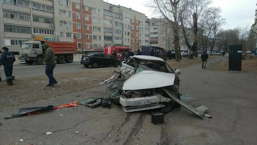 Он уже елееле хрипел Стали известны подробности тройного ДТП В Благовещенске фото видео