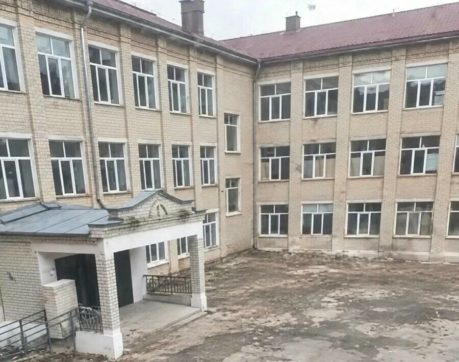 Почти 194 миллиона рублей и школьное кафе в Циолковском ремонтируют школу