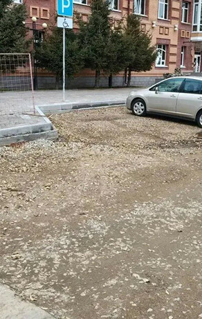 Сразу три общественные парковки обустраивают в Благовещенске