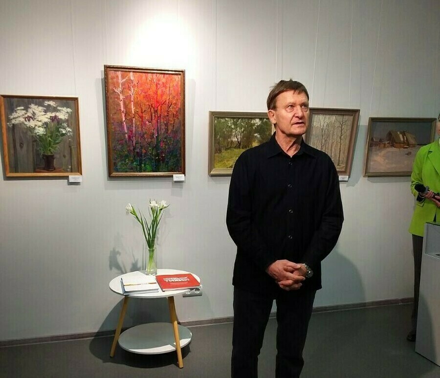 Один на один с искусством в Выставочном зале Благовещенска открылась выставка всего одного полотна