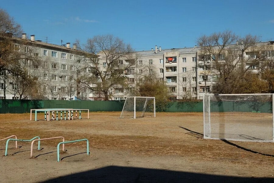 В центре Благовещенска капитально отремонтируют школьный стадион фото 