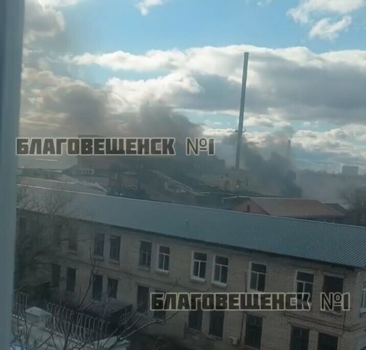 На территории фабрики Зея в Благовещенске произошел пожар