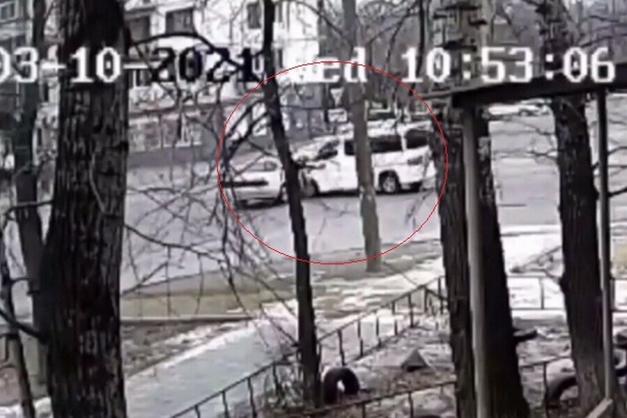 Появилось видео момента столкновения трех машин на Партизанской  Амурской видео