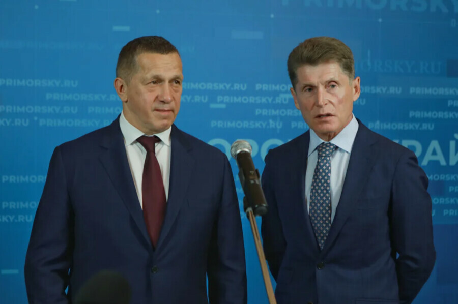 Олег Кожемяко и Юрий Трутнев официально назначены на новые должности указом президента