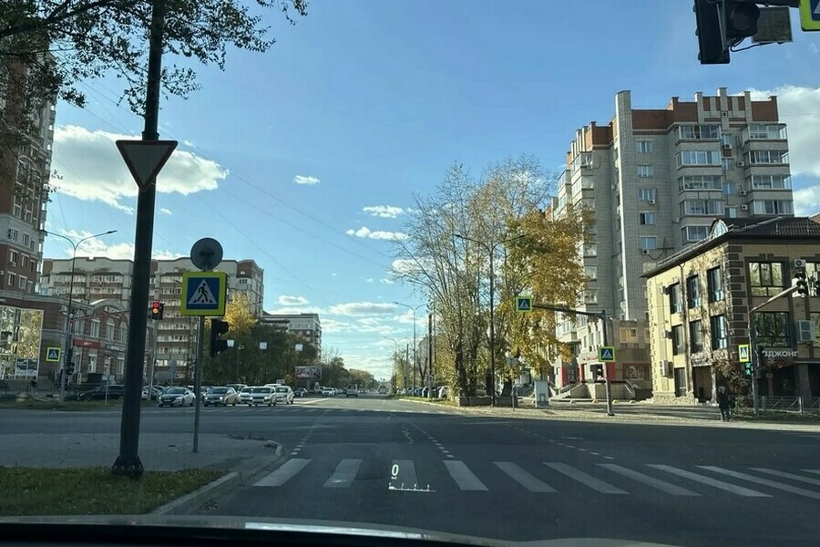 В Благовещенске не планируют менять разметку на перекрестках где водители упираются в бордюр фото 