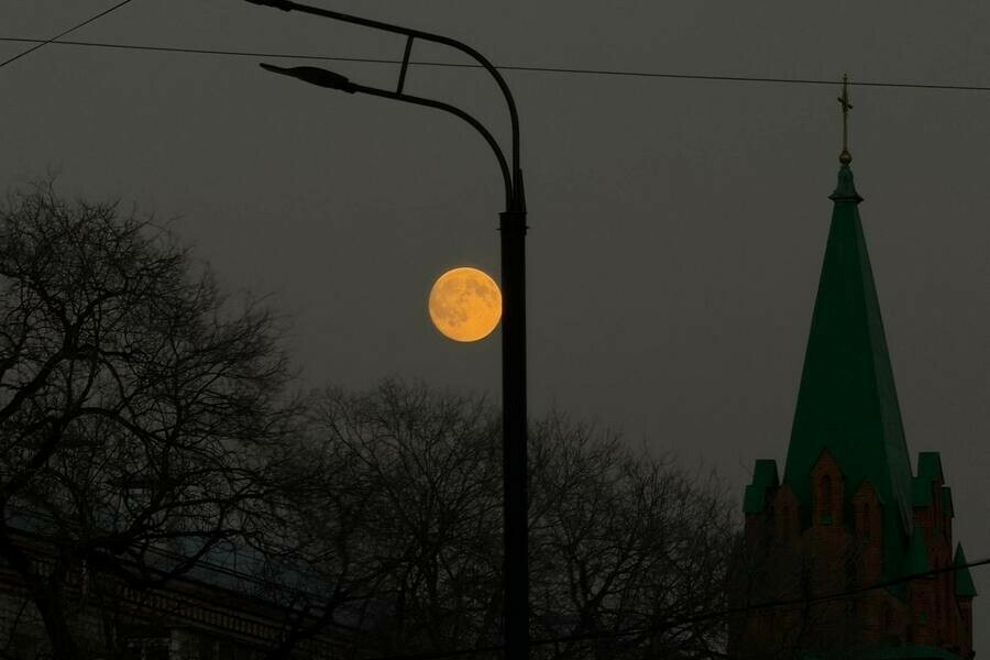 Амурчане наблюдали огромную Луну в минувшие выходные Астроном сняла ее еще ближе фото видео