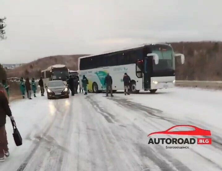 В Приамурье изза снега и гололеда возник транспортный коллапс на дорогах фото видео