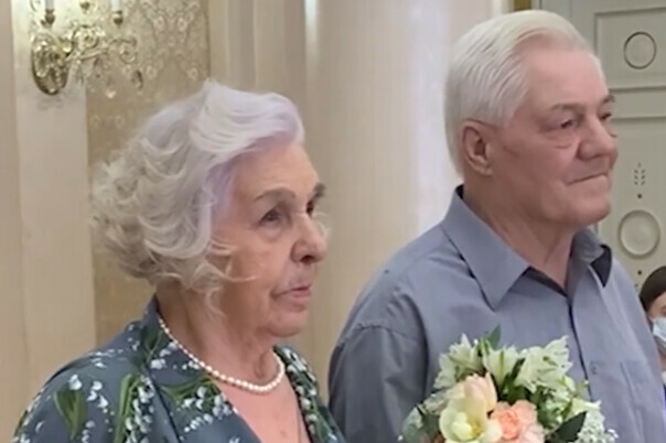 В Тюмени 92летняя бабушка вышла замуж за 70летнего дедушку видео