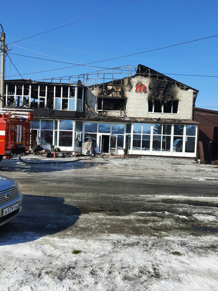Спасали магазины рядом и жилой дом Жители Зеи рассказали подробности о пожаре в магазине стройматериалов